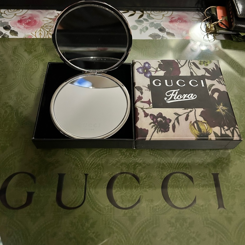 Gucci Flora Silver Floral Compact - Picture 3 of 6